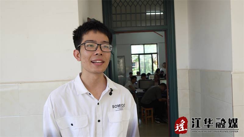 李.jpg